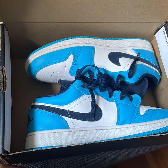 Nike Jordan 1 low UNC - Picture 2 of 4